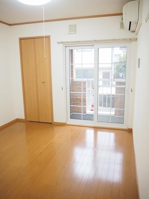 ウエスト・モンターニュＡの物件内観写真