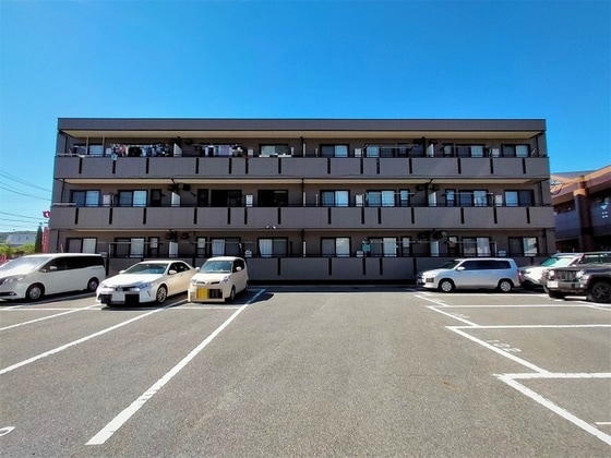 ラフィネ高柳の物件外観写真