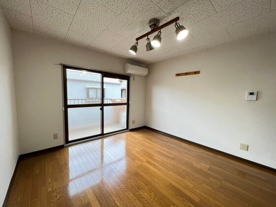 ロイヤルヴィラ下伊福の物件内観写真