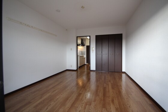 スリーサンズの物件内観写真