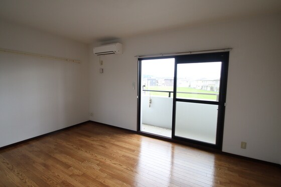 スリーサンズの物件内観写真