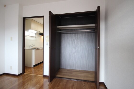 スリーサンズの物件内観写真