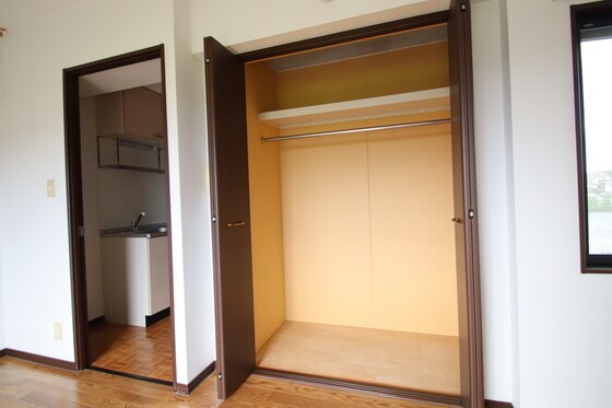 スリーサンズの物件内観写真