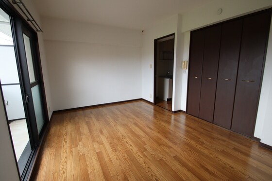 スリーサンズの物件内観写真