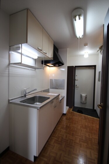 スリーサンズの物件内観写真