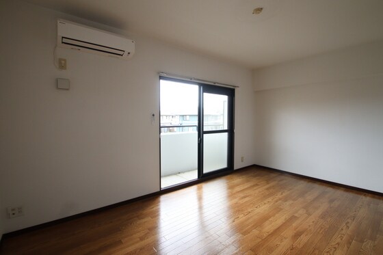 スリーサンズの物件内観写真