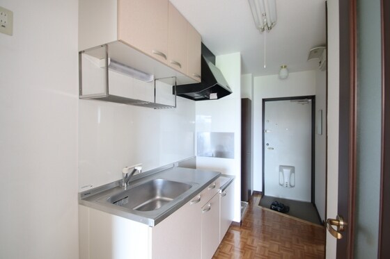 スリーサンズの物件内観写真