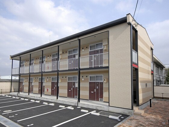 レオパレステラの物件外観写真