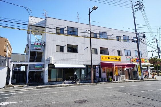 エミリービルの物件外観写真