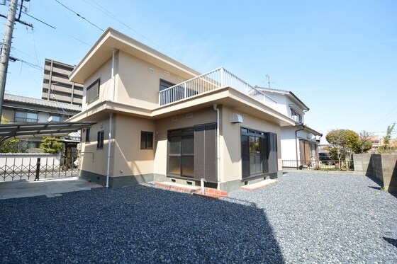 鳥羽貸家の物件外観写真