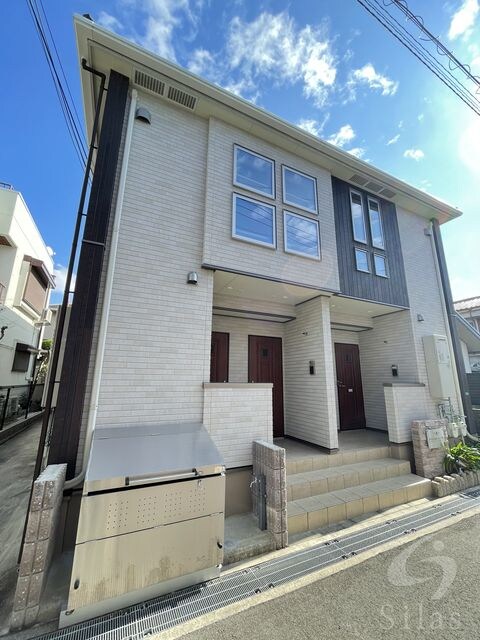 グランリヴェール本町の物件外観写真