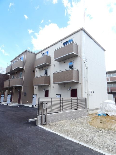 ヴィクトワール　サカノの物件外観写真