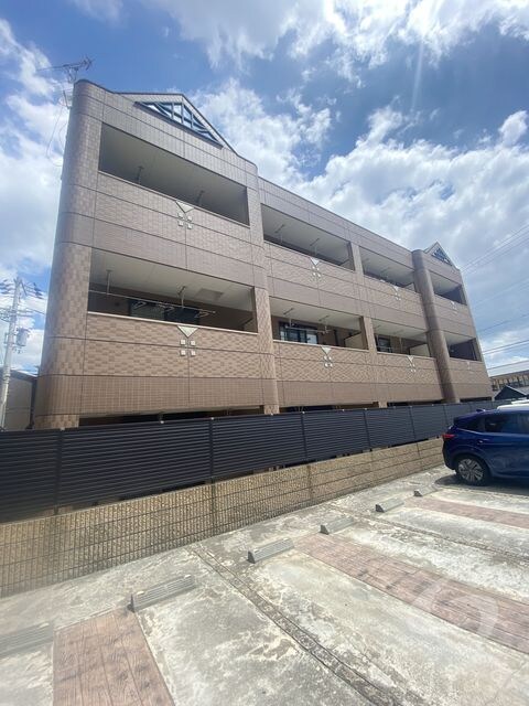 アヴァンティ三国ヶ丘の物件外観写真