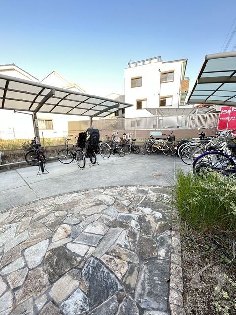 abcdマンション綾園の物件外観写真