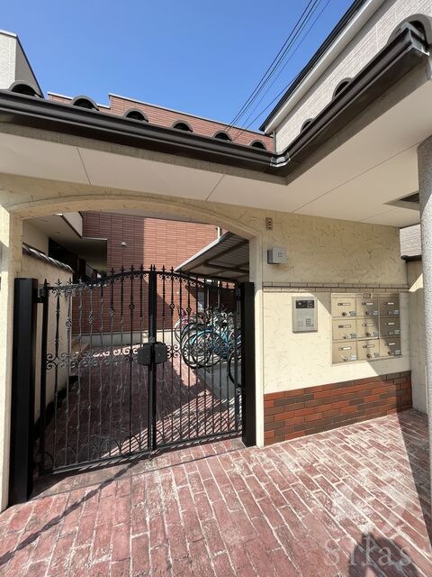 フローラ・香ヶ丘の物件外観写真