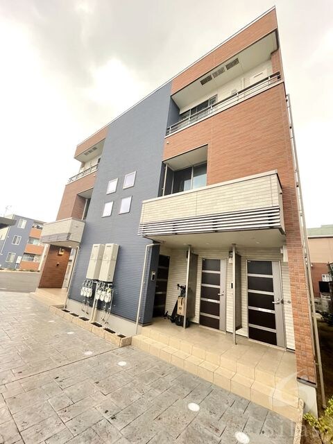 ストラーダ　ディ　ラピスの物件外観写真