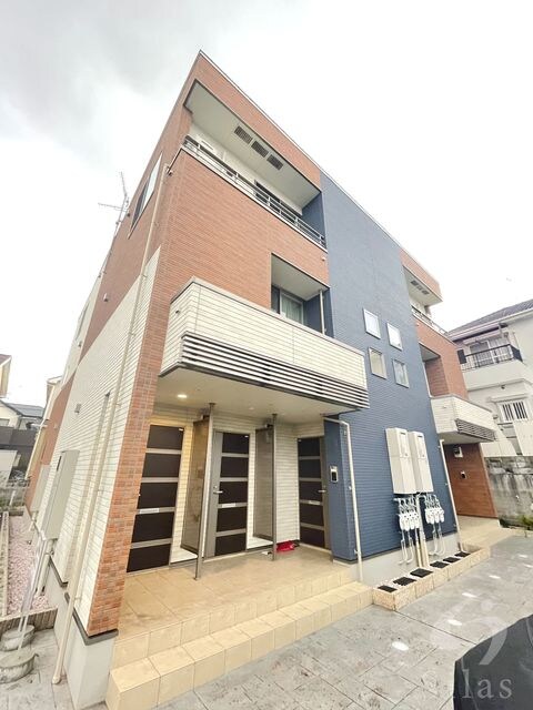 ストラーダ　ディ　ラピスの物件外観写真