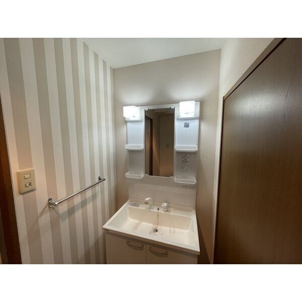 ヴィアーレマルフク南館の物件内観写真