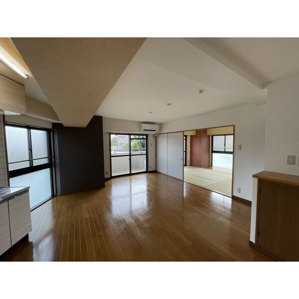 ヴィアーレマルフク南館の物件内観写真