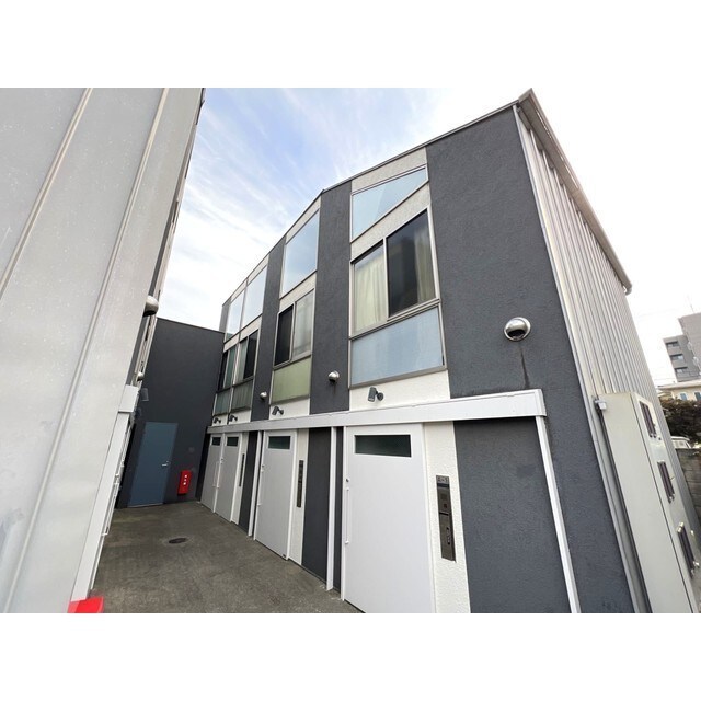 バイカーズアパートメントの物件外観写真