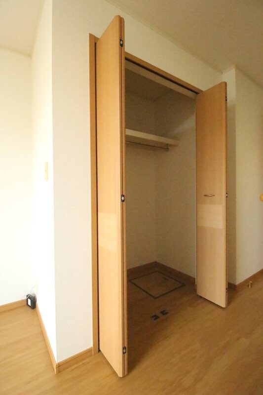 フェアリーヒルズ弐番館の物件内観写真