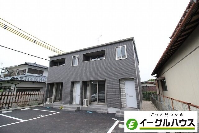 バローニＡ棟の物件外観写真