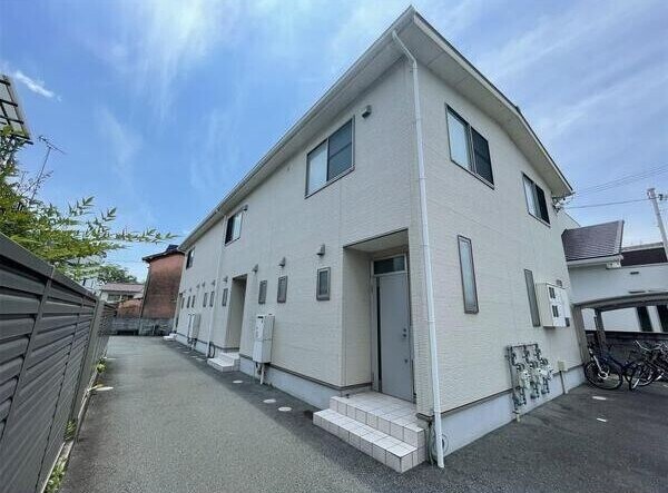 ラシック鷹匠の物件外観写真