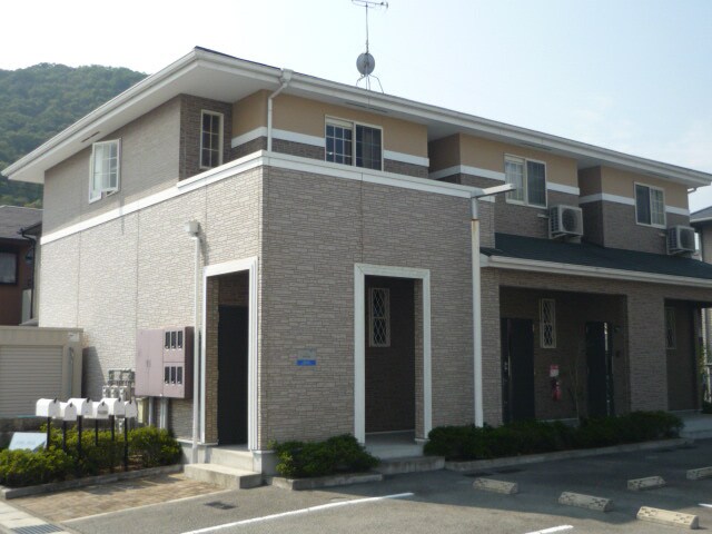 余部駅 バス15分  郵便局前下車：停歩2分 2階の物件外観写真