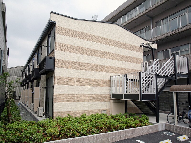 レオパレスリーザ美園の物件外観写真