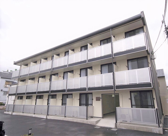 レオパレスクレストコートの物件外観写真