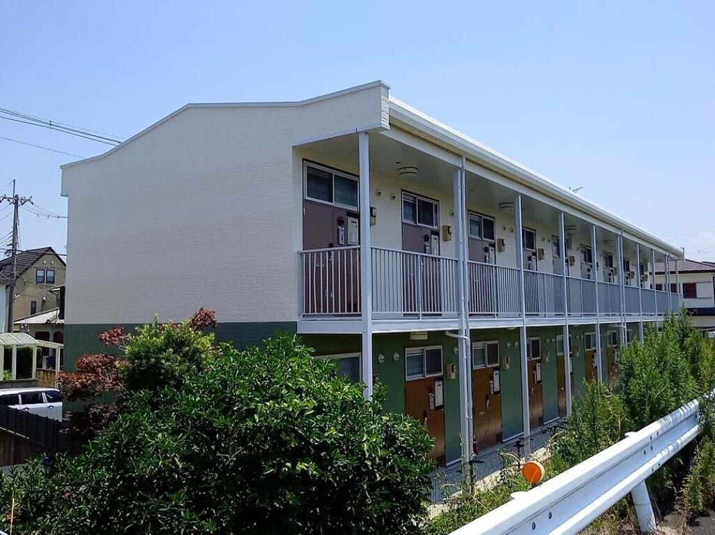 レオパレスフォレストいずみの物件外観写真