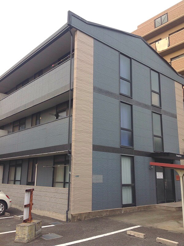 レオパレス中井町３の物件外観写真