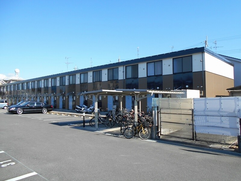 レオパレスグランデ１番館の物件外観写真