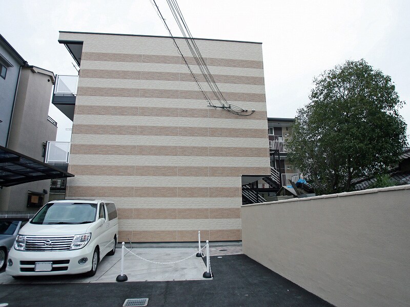 レオパレスかもじやの物件外観写真