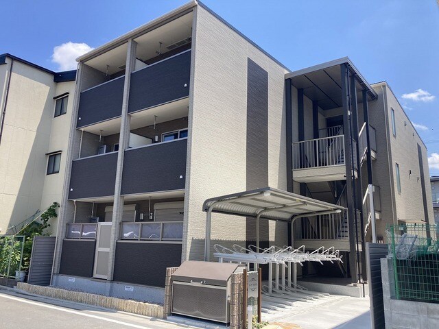 カーサ・オストロの物件外観写真