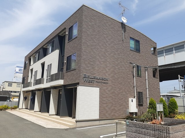 ベルメゾン・ウエストの物件外観写真
