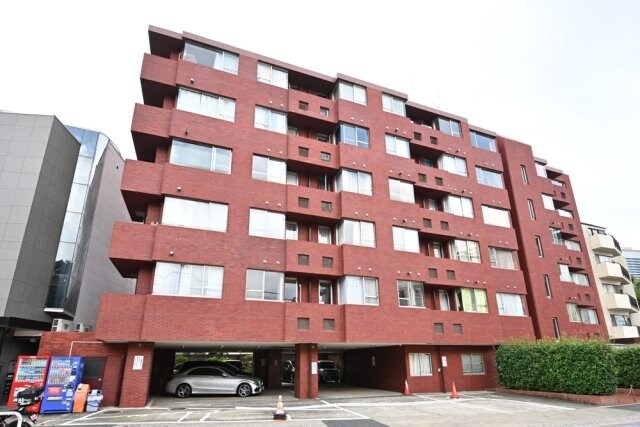 東京都港区西麻布１丁目の物件外観写真