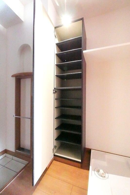 ペアパレス六町２号館の物件内観写真