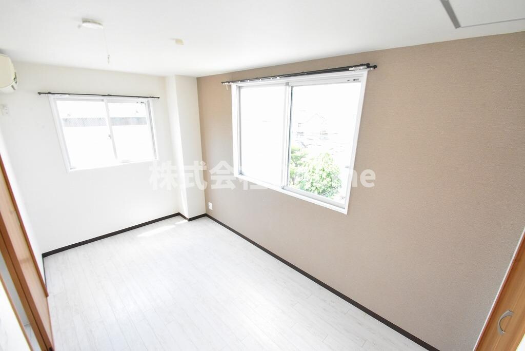 ラガーパレス花園の物件内観写真