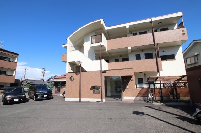 ファーストパレスの物件外観写真