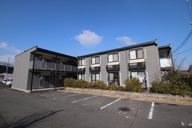 レオパレスヴェルデ美原の物件外観写真