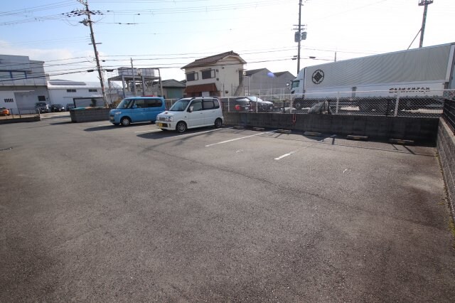 レオパレスヴェルデ美原の物件外観写真