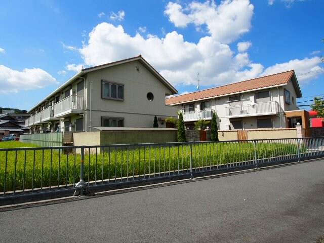 メゾンドゥルポⅡの物件外観写真