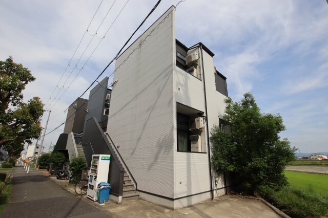 AVENIRの物件外観写真