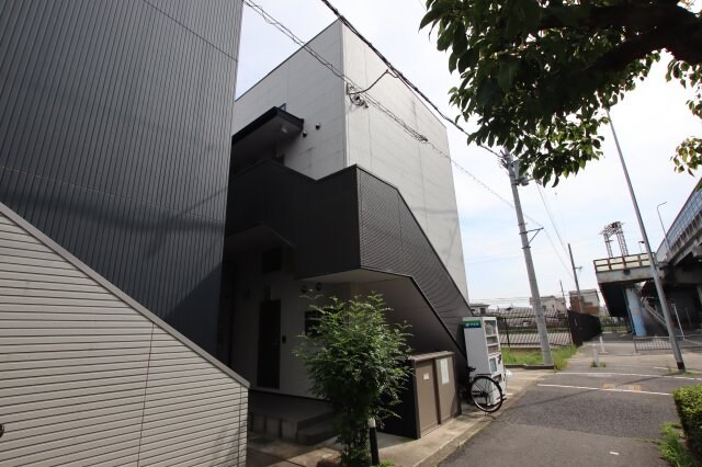 AVENIRの物件外観写真