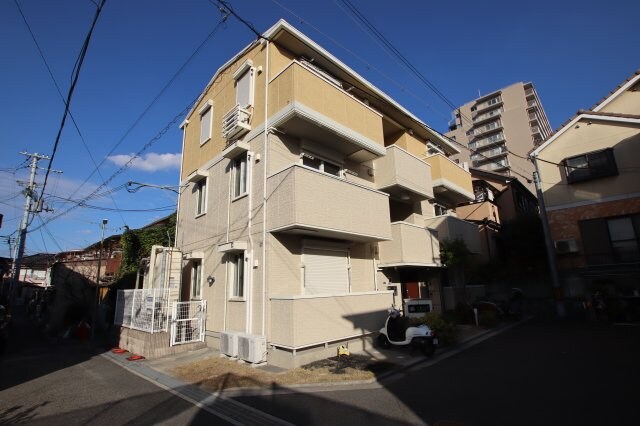 バラドミールの物件外観写真