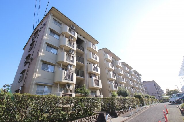 新檜尾台団地29号棟の物件外観写真