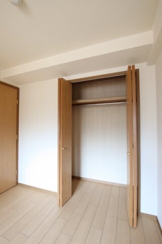 ラルジュウエストの物件内観写真