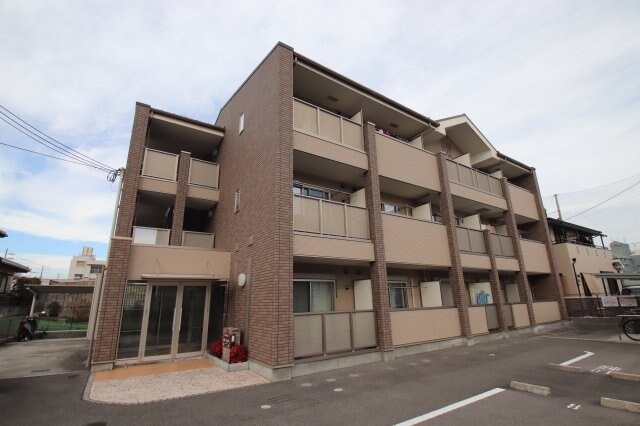 フェリスウラタの物件外観写真