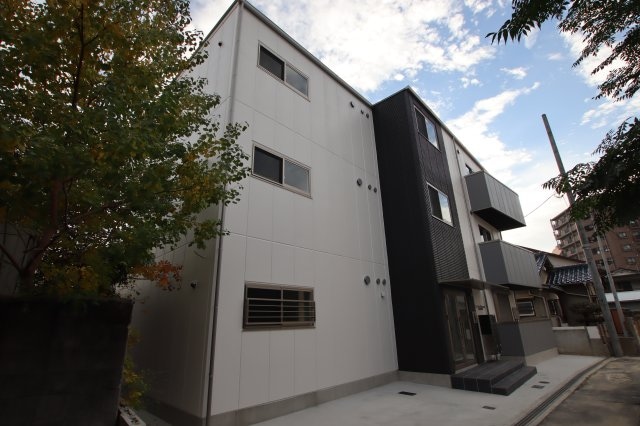 オガールコートナカモズの物件外観写真